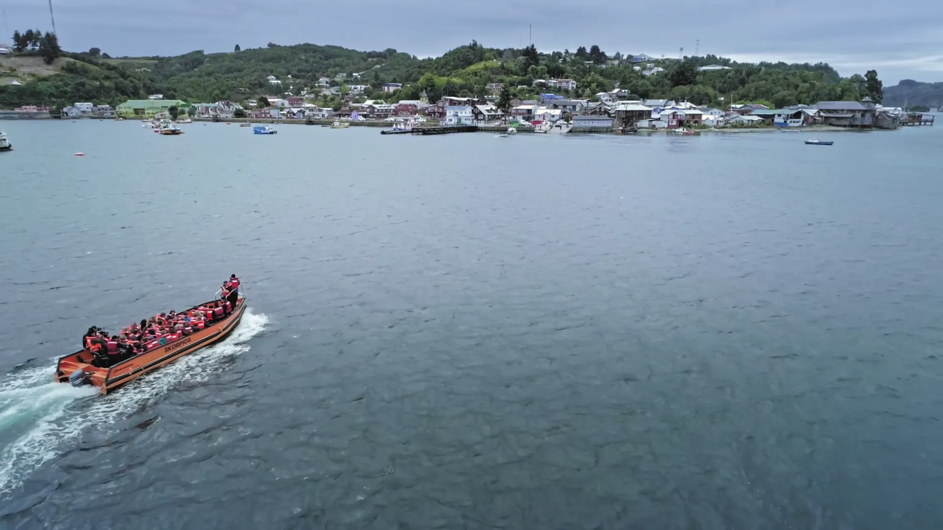 Desembarco en bote en Quemchi, Chiloé